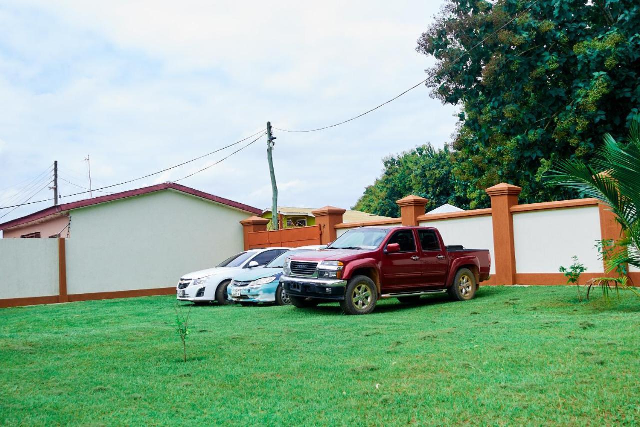 Indigo Cottage And Apartment Kumasi Bagian luar foto