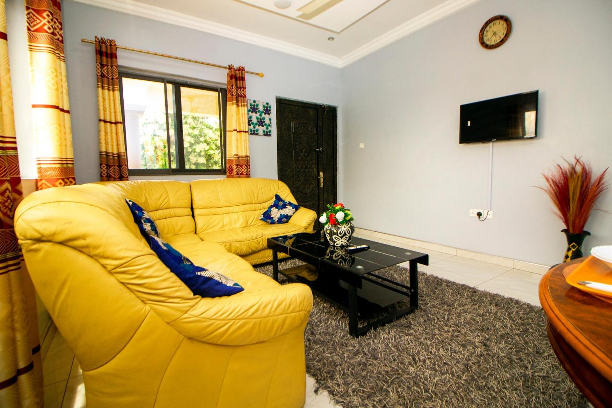 Indigo Cottage And Apartment Kumasi Bagian luar foto